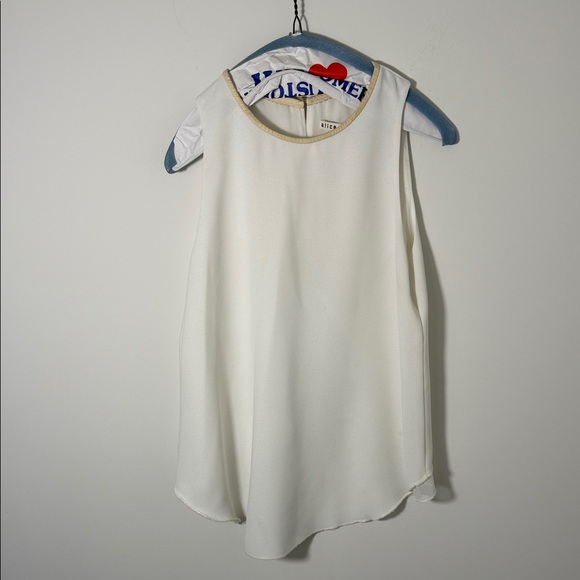 Alice + Olivia Elegant White Sleeveless Blouse size medium - Picture 2 of 7